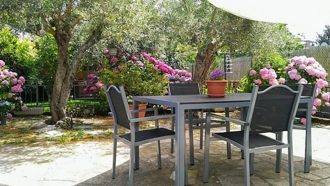 A Casa Di Leda Apartment Sarzana Italy